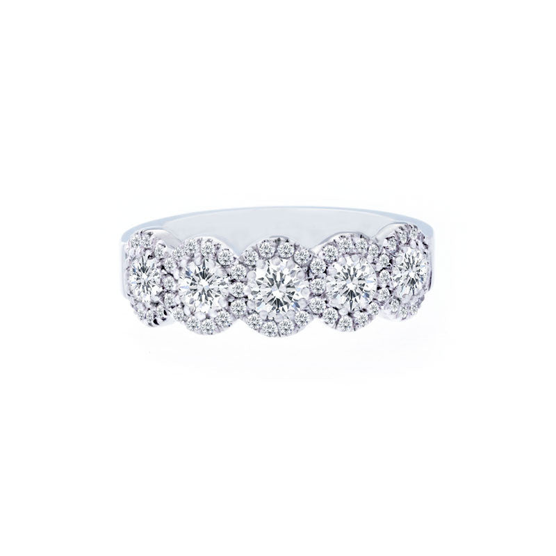 De Beers Forevermark Center of My Universe® Oval Halo Engagement